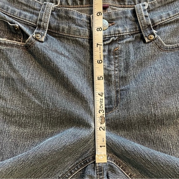 Gloria Vanderbilt Women’s Blue Stretch Denim Distressed Mid Rise Bootcut Jeans 6 - Picture 9 of 11